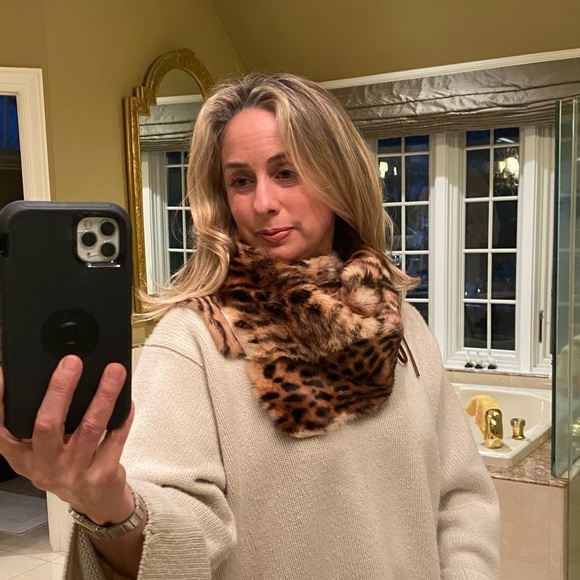 Leopard pattern rabbit fur scarf - Picture 5 of 5